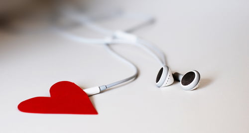 headphones-heart-ipod-music-Favim.com-211965