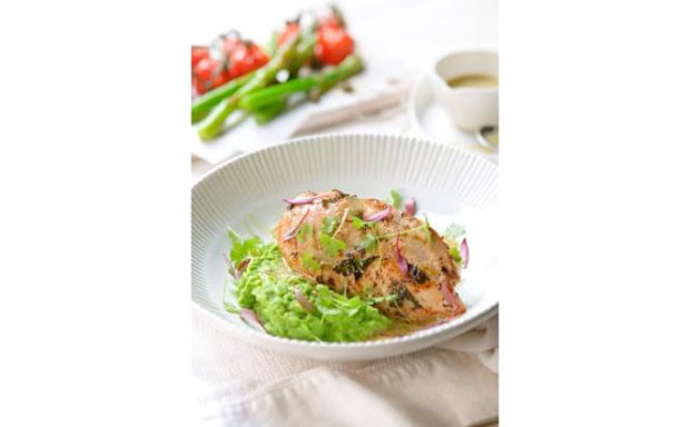 Oven-baked-chicken-with-vine-ripened-tomatoes-pea-puree-asparagus-and-lemon-caper-dressing-V
