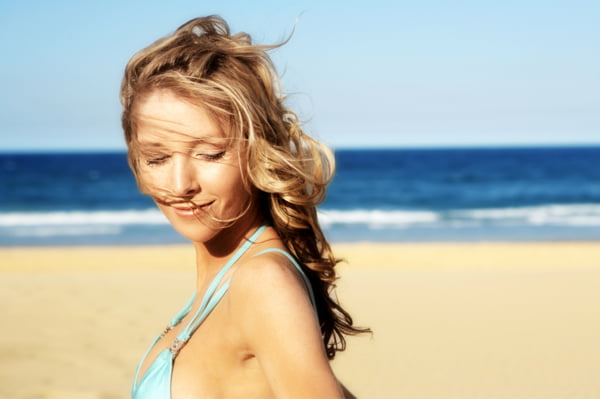 summer-hair-woman-at-beach